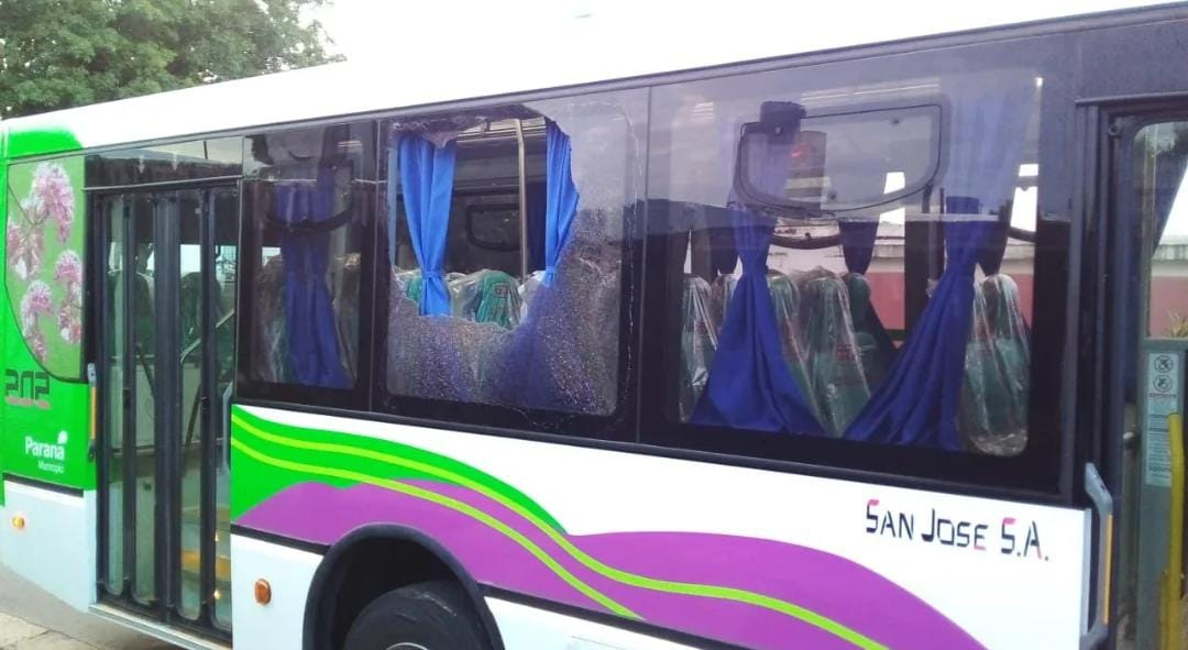Paraná: atacaron a piedrazos colectivos urbanos nuevos