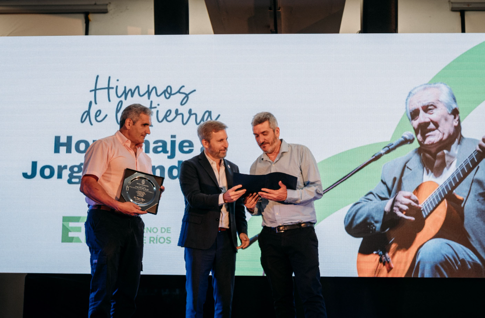 Frigerio encabezó un emotivo homenaje a Jorge Méndez en el CPC