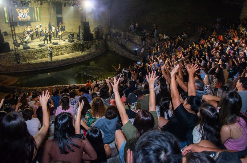 Paraná vibró al ritmo de la cumbia en la noche inaugural de Música en el Anfiteatro