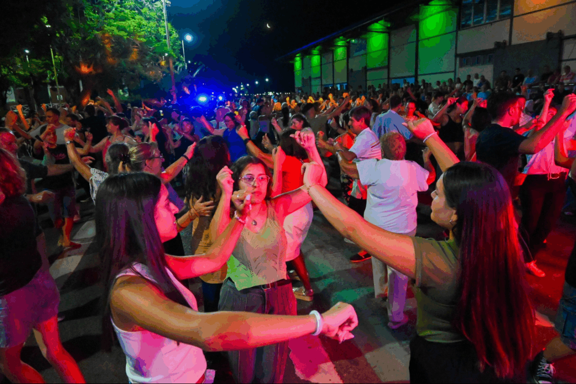 Modo Peña llenó el Puerto Nuevo en la primera jornada del ciclo