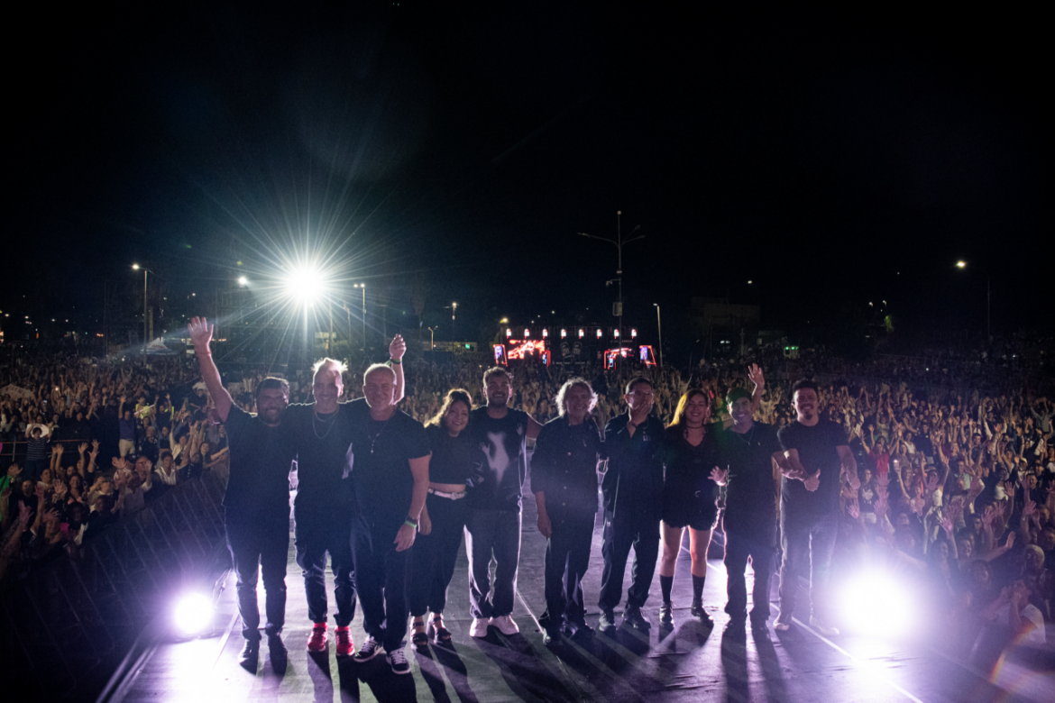 Los Nocheros coronaron la primera noche de la Fiesta Nacional del Mate ante una multitud
