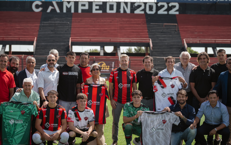 Frigerio acompañó la presentación del plantel y de la nueva camiseta de Patronato