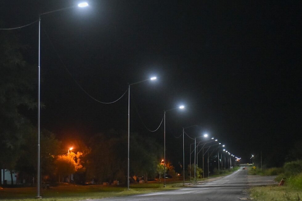 Colonia Avellaneda avanza en la modernización del alumbrado público