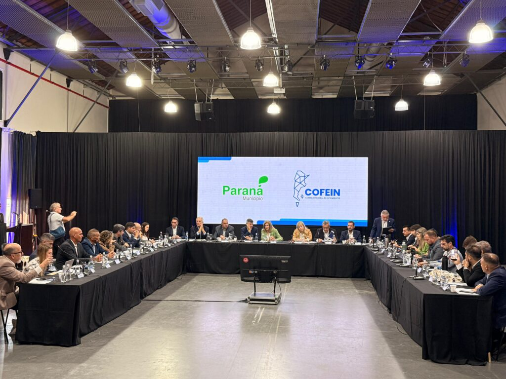 Intendentes de todo el país se reunieron en Paraná y advirtieron por el ajuste nacional