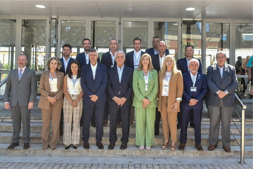 Ariel Weiss participó del encuentro del COFEIN en Paraná junto a intendentes de todo el país