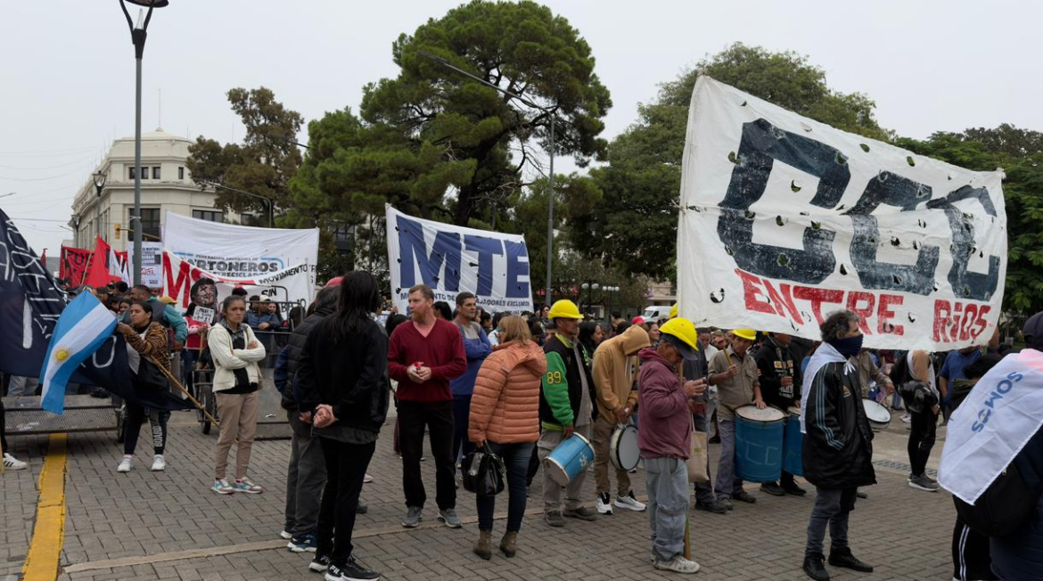 Organizaciones sociales marcharon contra la baja de Potenciar Trabajo